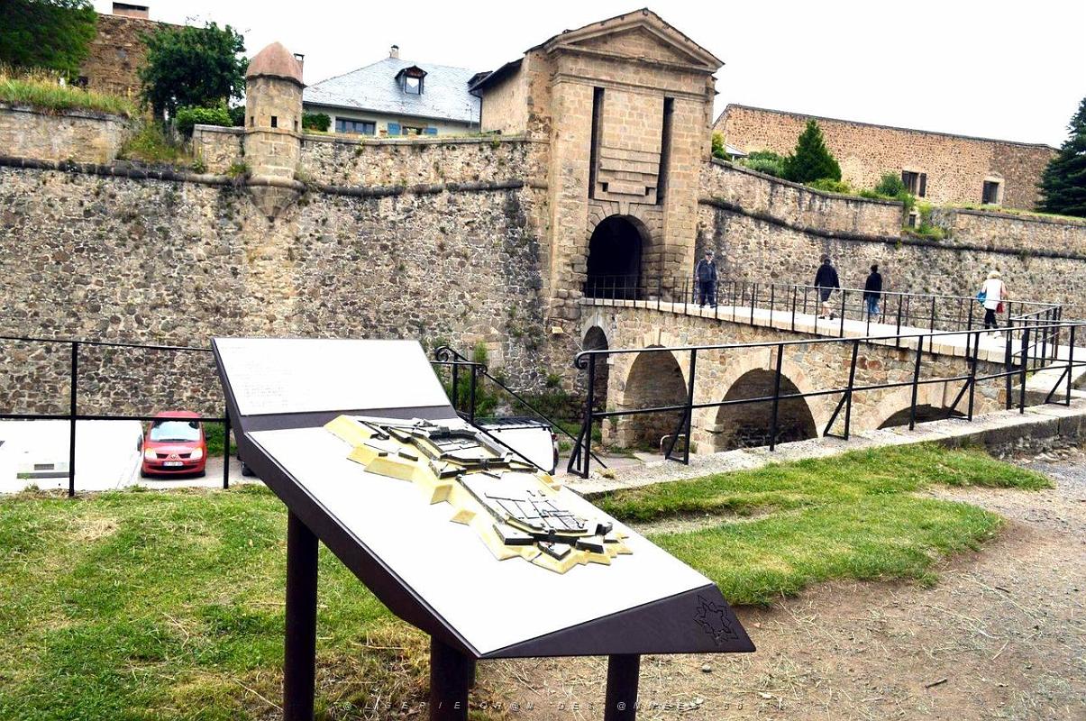 Mont Louis citadelle 029.jpg
